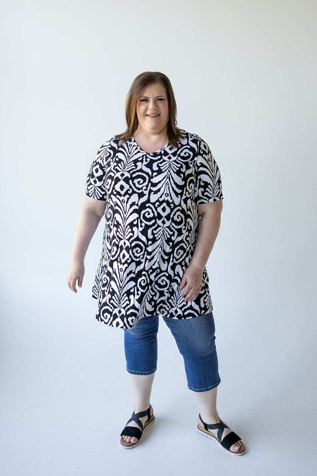 V - NECK TUNIC TEE IN ABSTRACT PRINT - Love Marlow