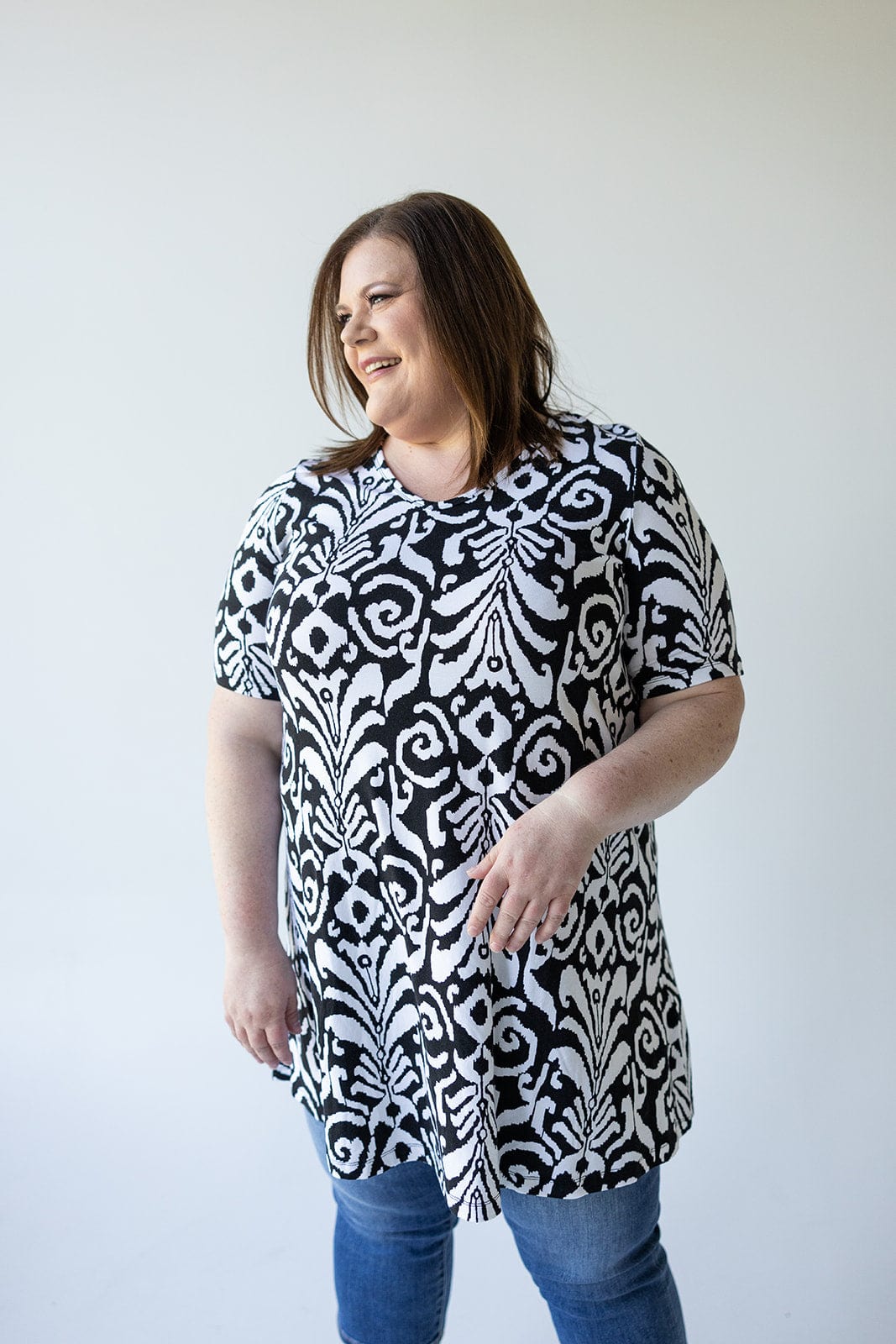 V - NECK TUNIC TEE IN ABSTRACT PRINT - Love Marlow