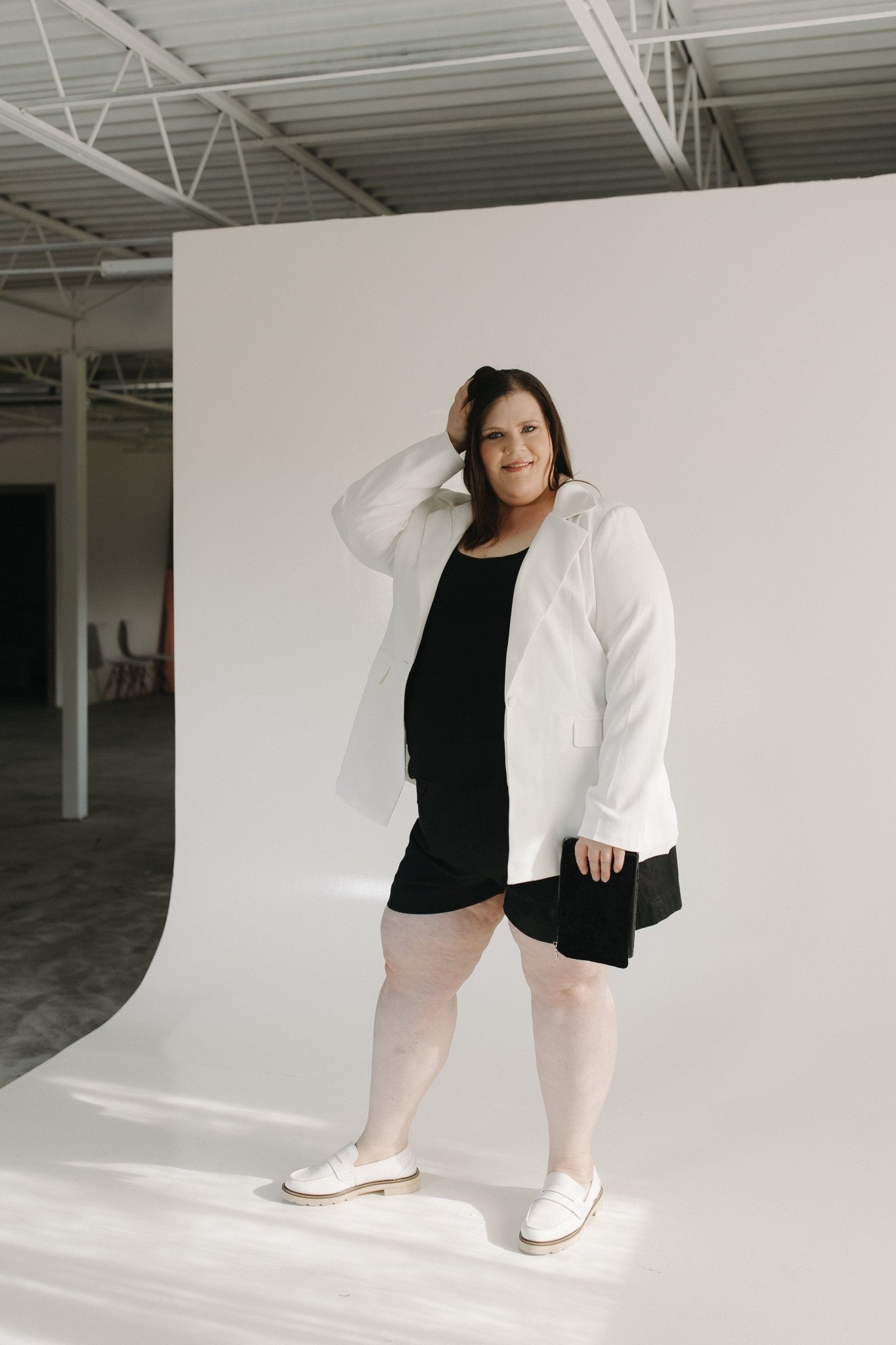 VELVET CLUTCH IN BLACK - Love Marlow