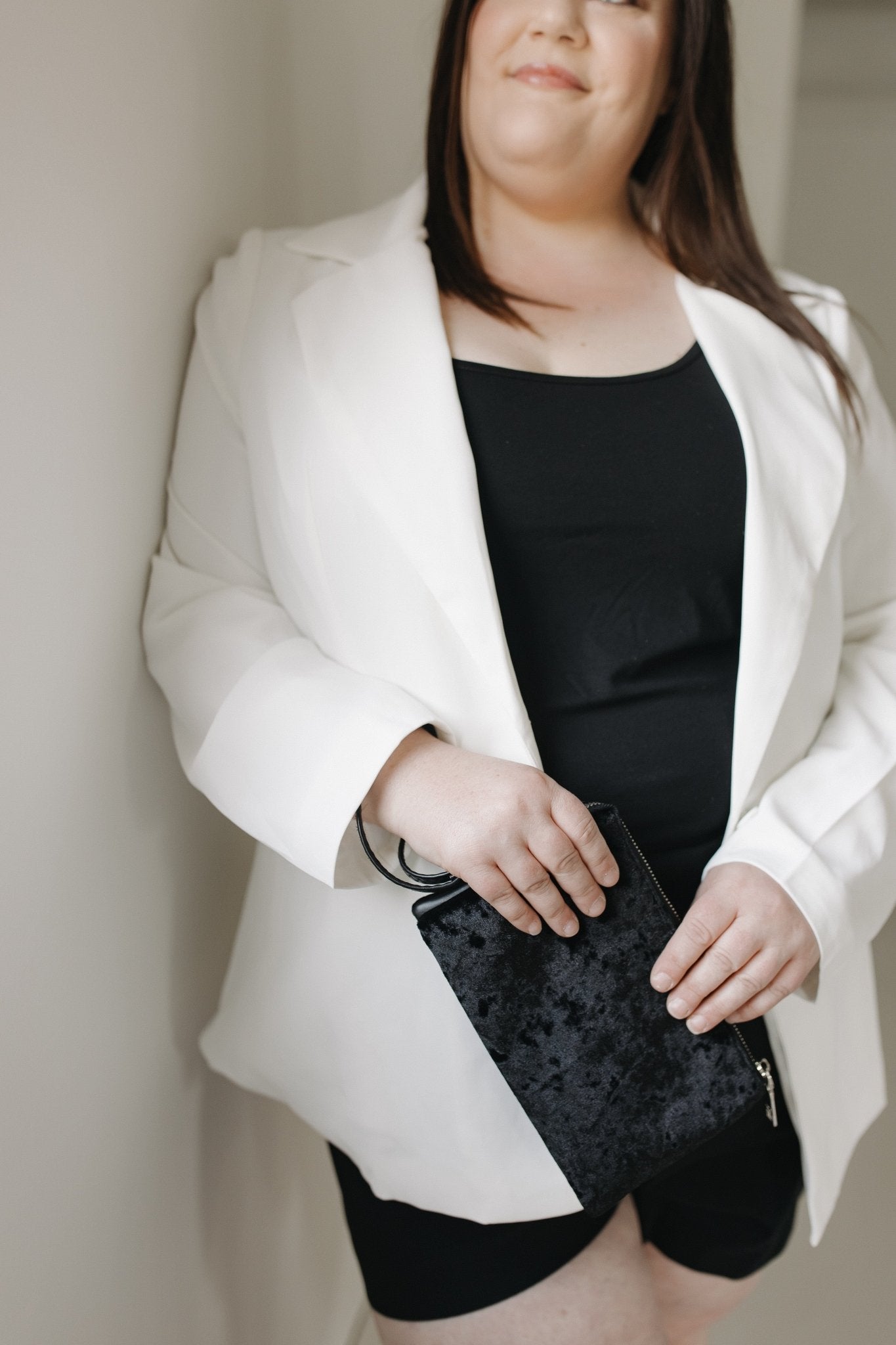 VELVET CLUTCH IN BLACK - Love Marlow