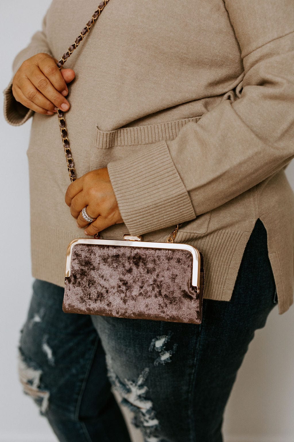VELVET WALLET WITH CHAIN SHOULDER STRAP IN SUGARED PLUM - Love Marlow