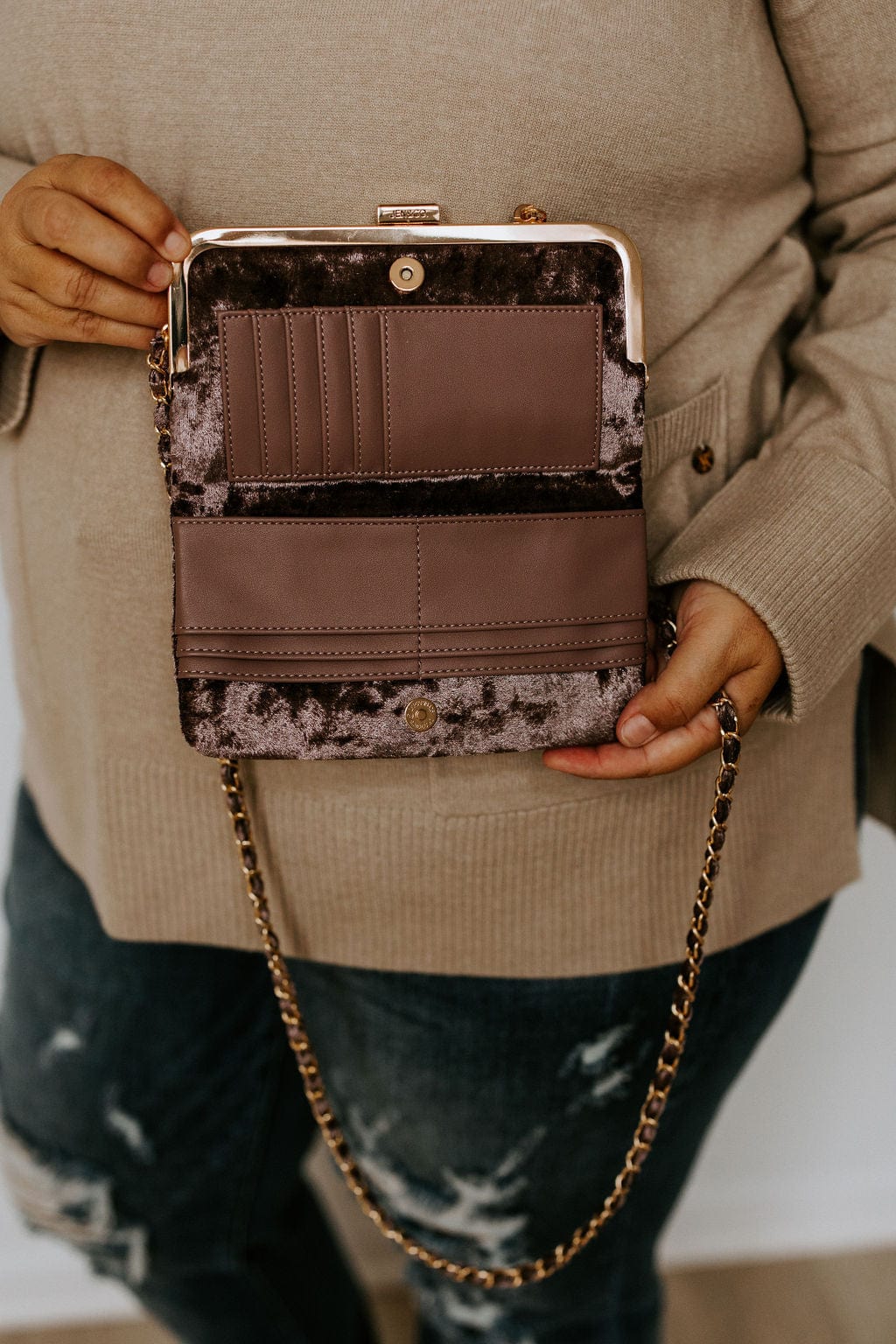 VELVET WALLET WITH CHAIN SHOULDER STRAP IN SUGARED PLUM - Love Marlow