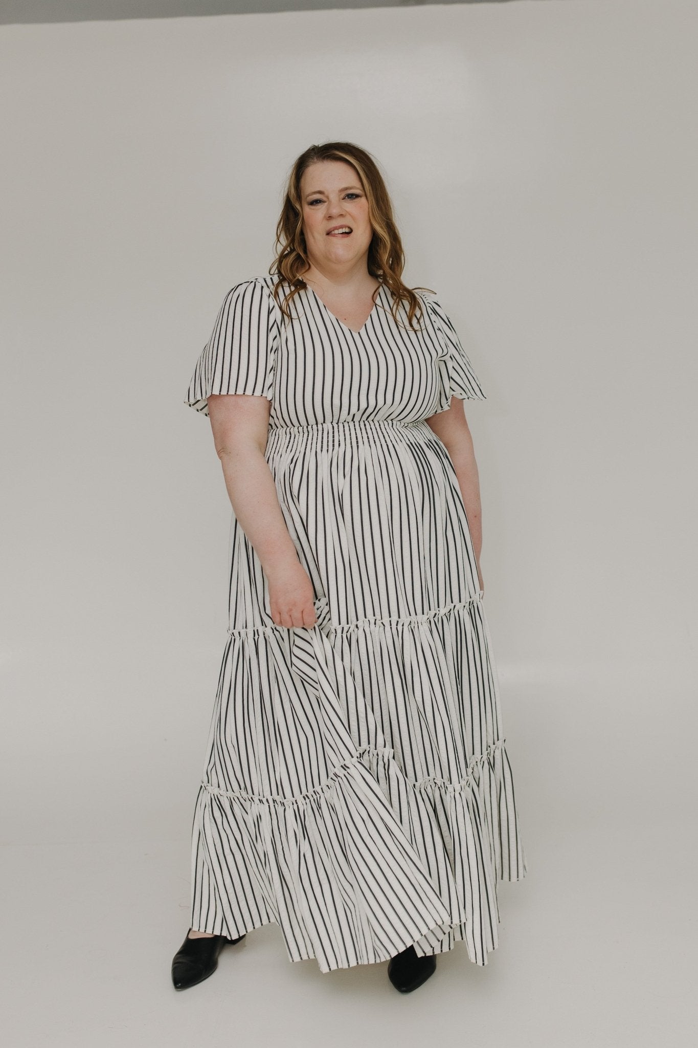 VERTICAL STRIPE FLUTTER SLEEVE DRESS WITH TIERED SKIRT 3x / Cream | Black VERTICAL STRIPE FLUTTER SLEEVE DRESS WITH TIERED SKIRT 3x / Cream | Black