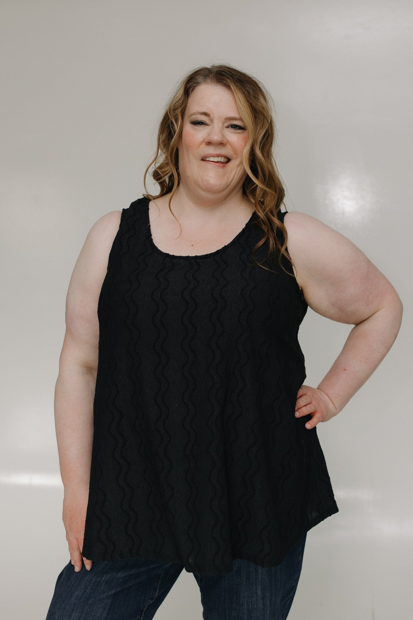 VERTICAL TEXTURED TANK IN BLACK - Love Marlow