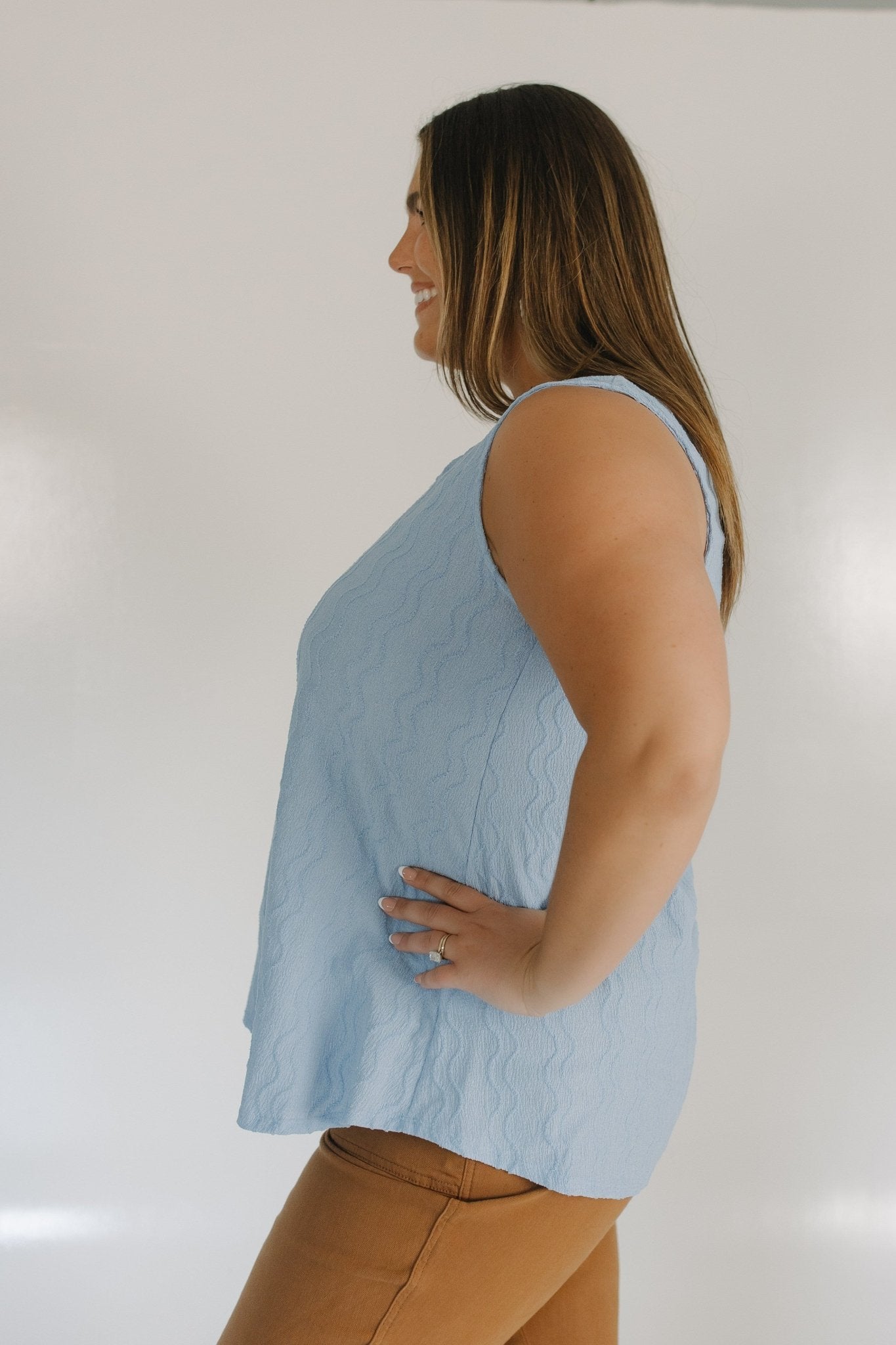 VERTICAL TEXTURED TANK IN MYSTIC HARBOR - Love Marlow