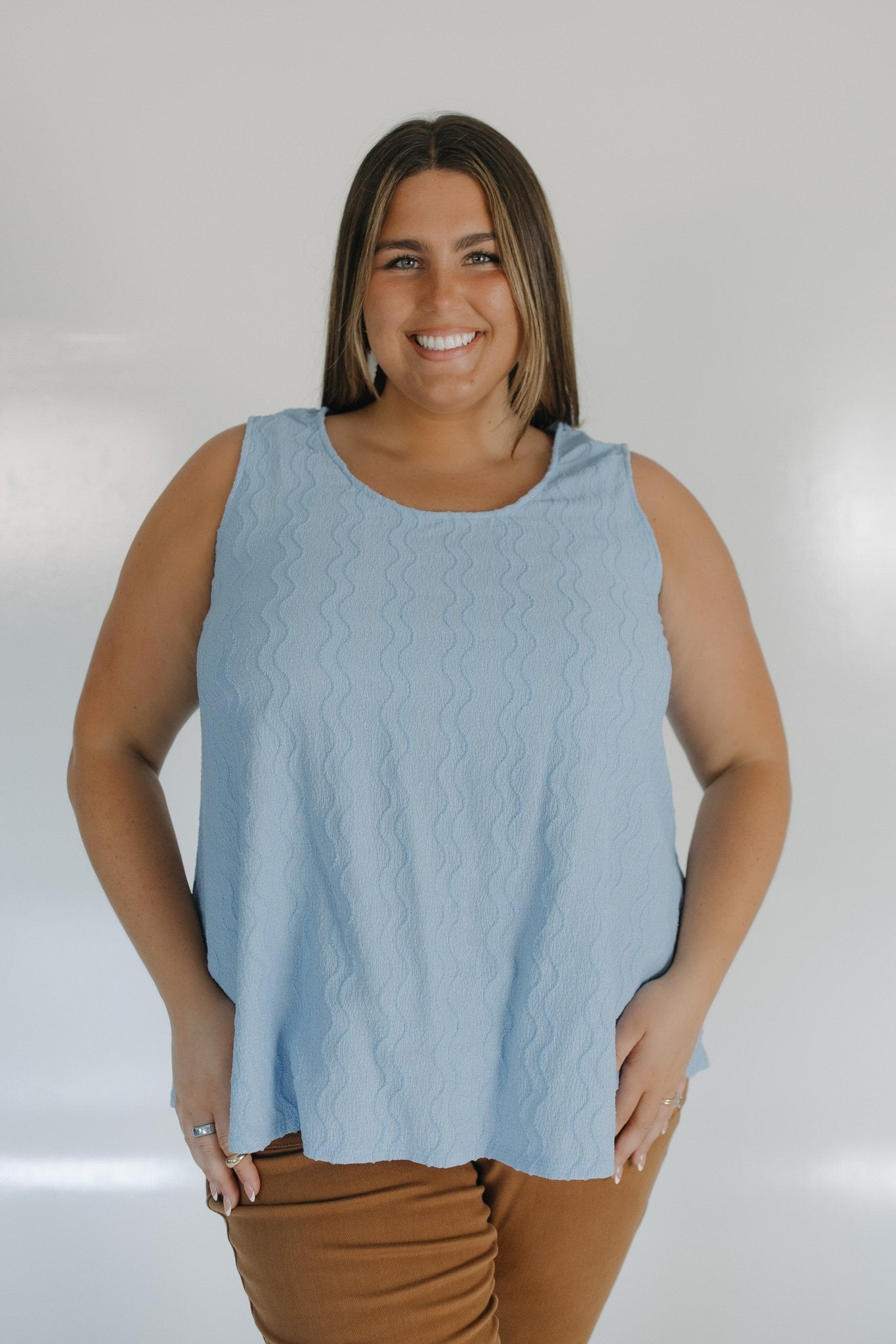 VERTICAL TEXTURED TANK IN MYSTIC HARBOR - Love Marlow