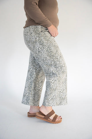 Vervet Leopard Baggy Wide Jeans – Grey - Love Marlowjeans