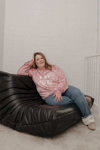 "VERY MERRY" HOLIDAY CREWNECK GRAPHIC SWEATSHIRT - Love Marlow