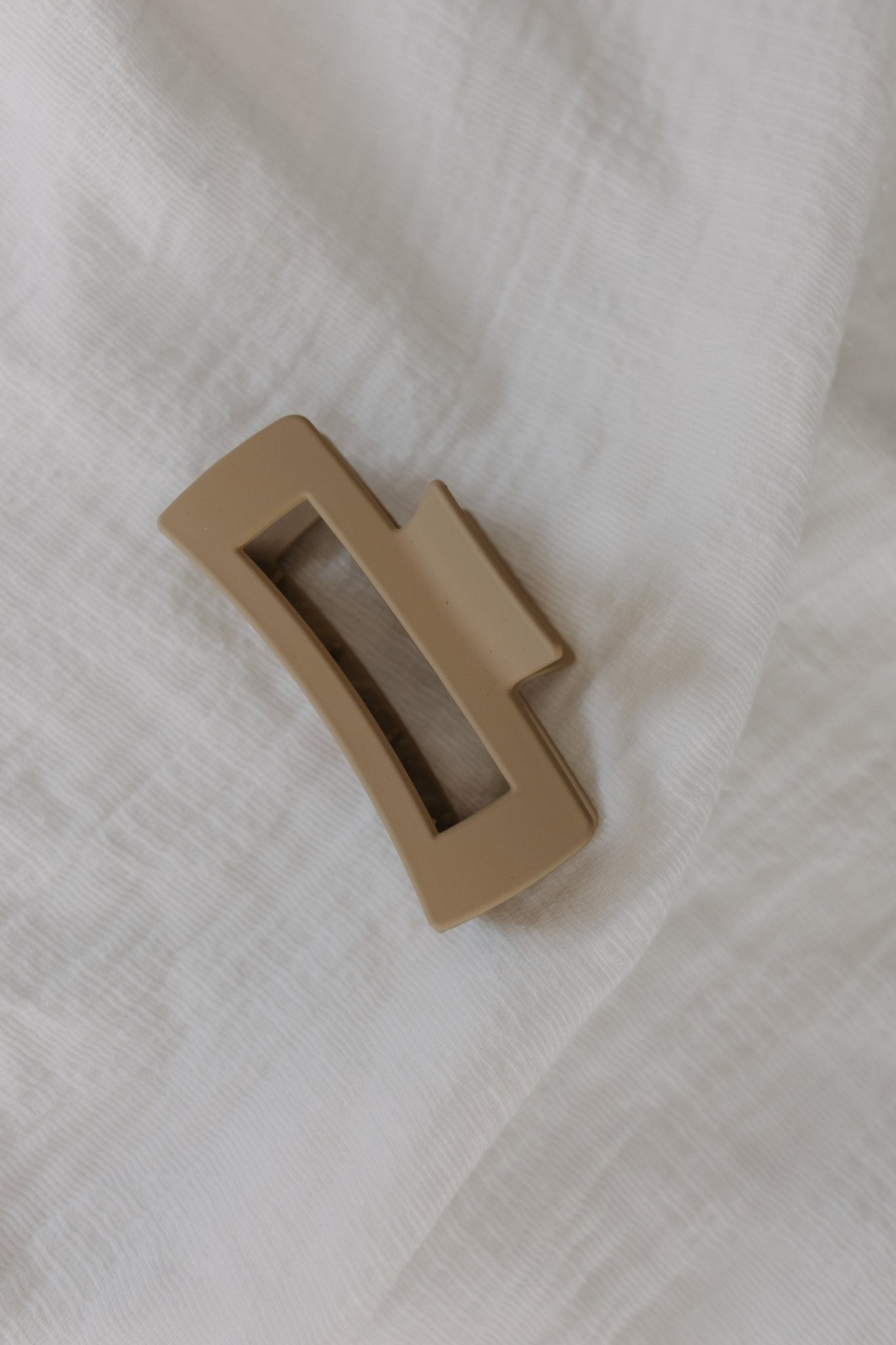 WARM SAND MATTE RECTANGLE CUT - OUT CLAW CLIP - Love Marlow