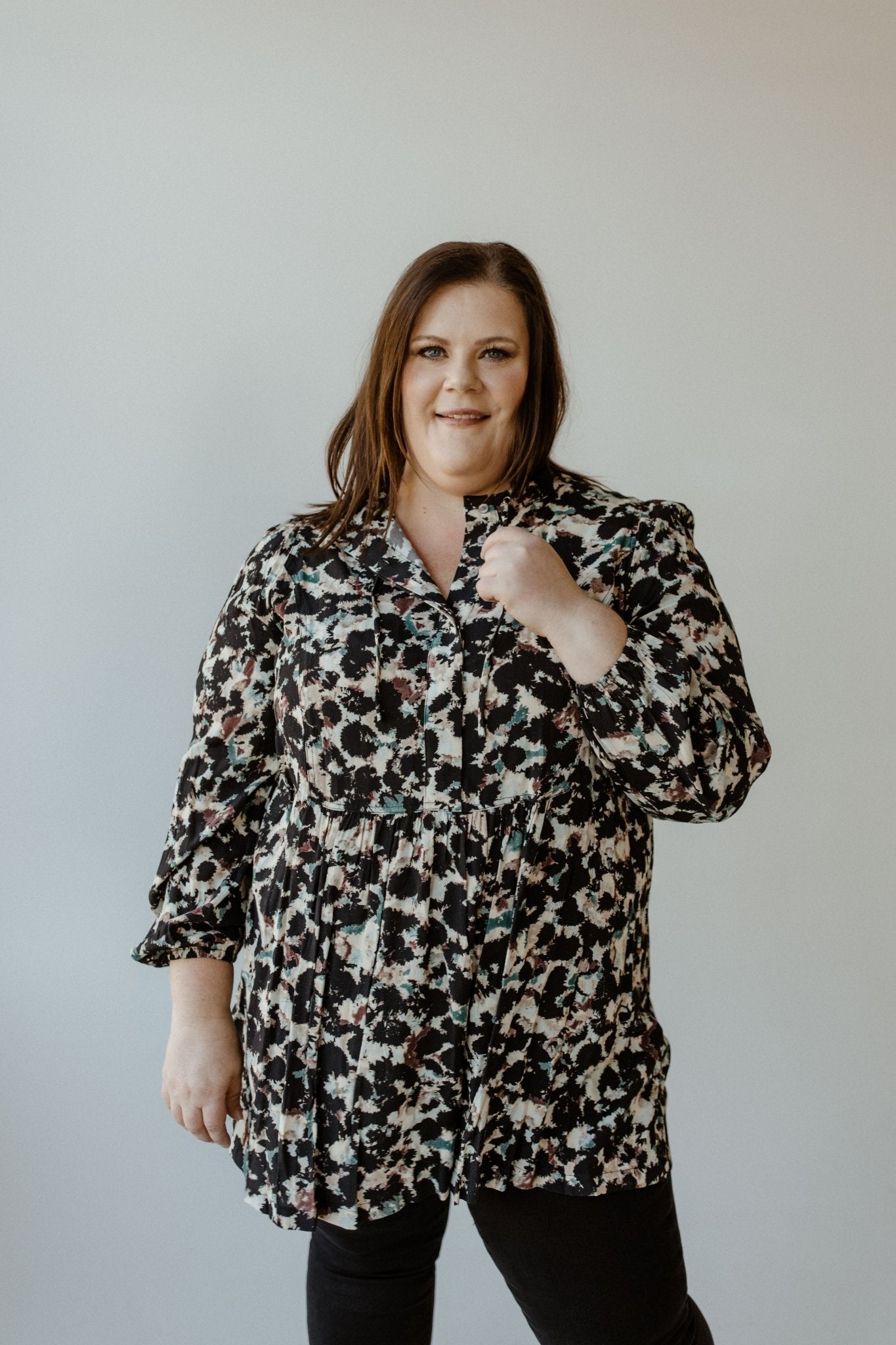 WATERCOLOR PATTERN TUXEDO FRONT BLOUSE - Love Marlow