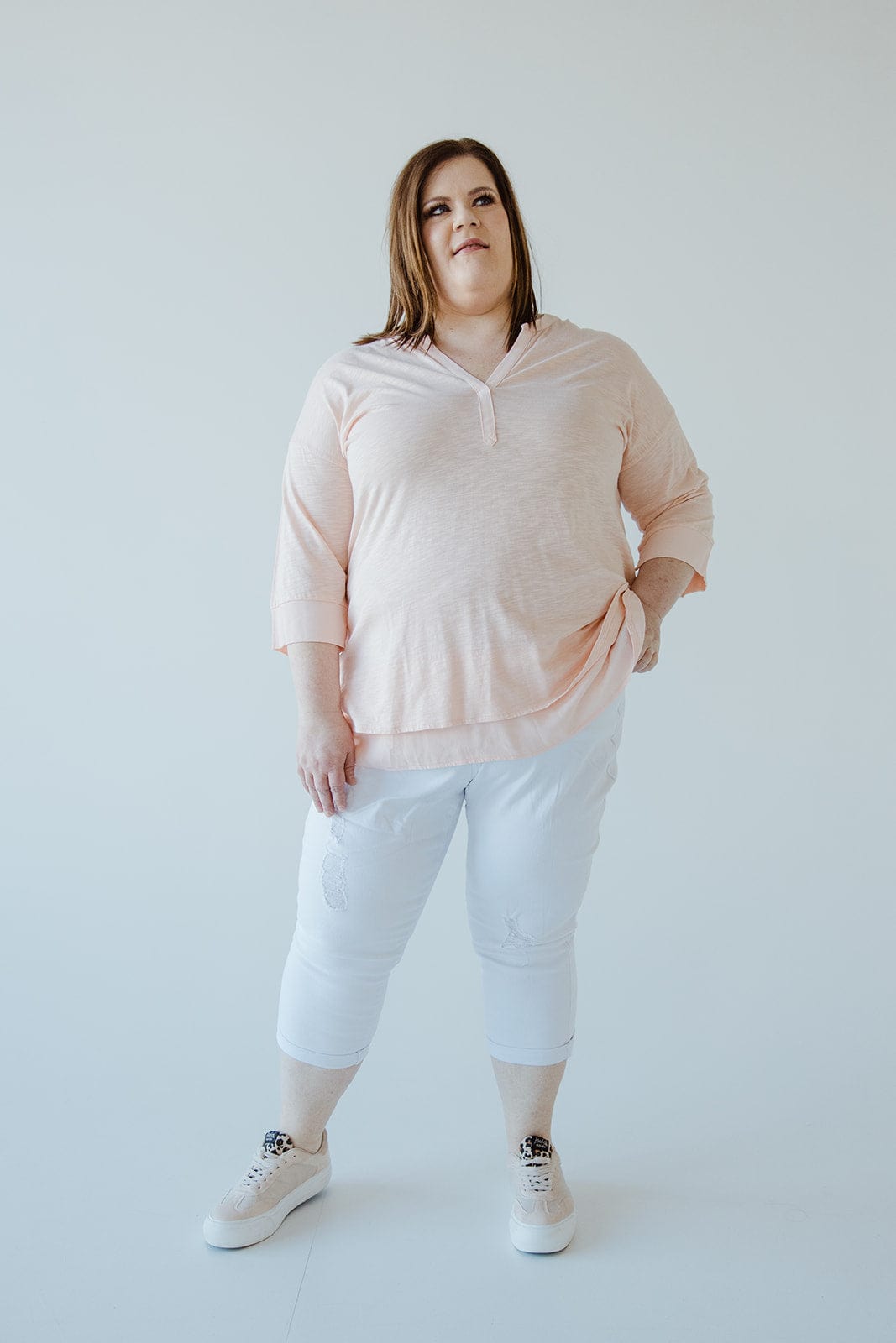 WHITE DISTRESSED SKINNY CAPRI - Love Marlow