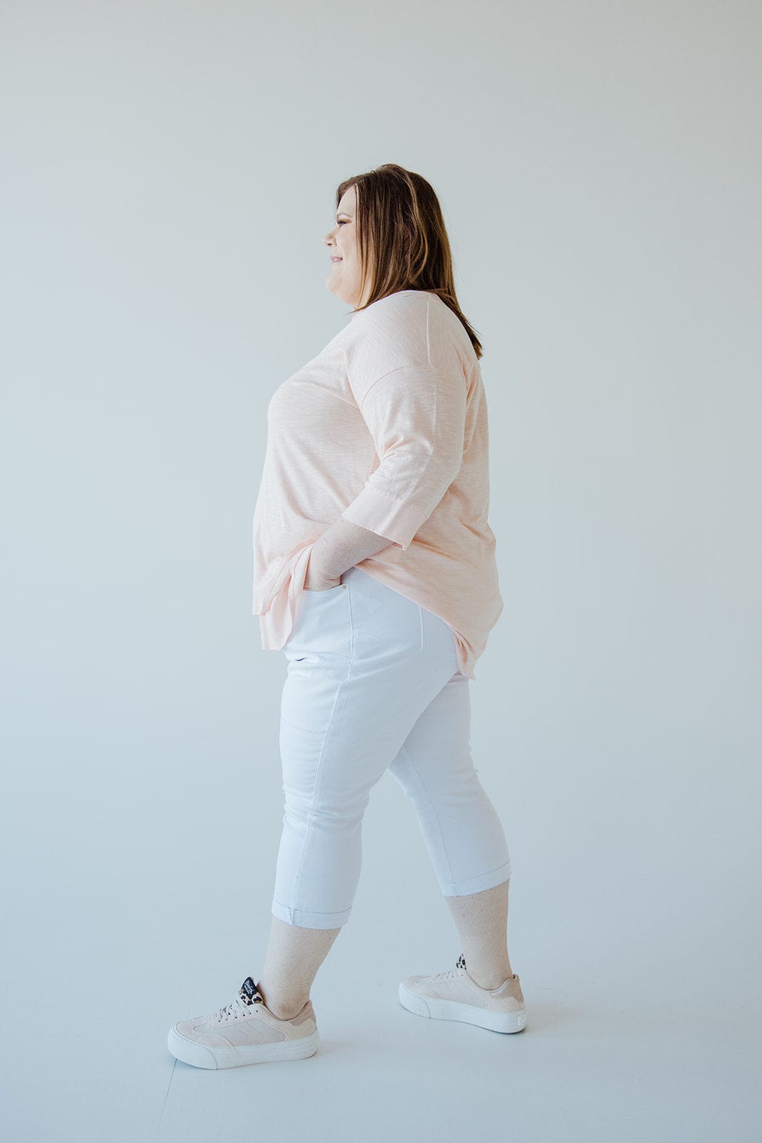 WHITE DISTRESSED SKINNY CAPRI - Love Marlow