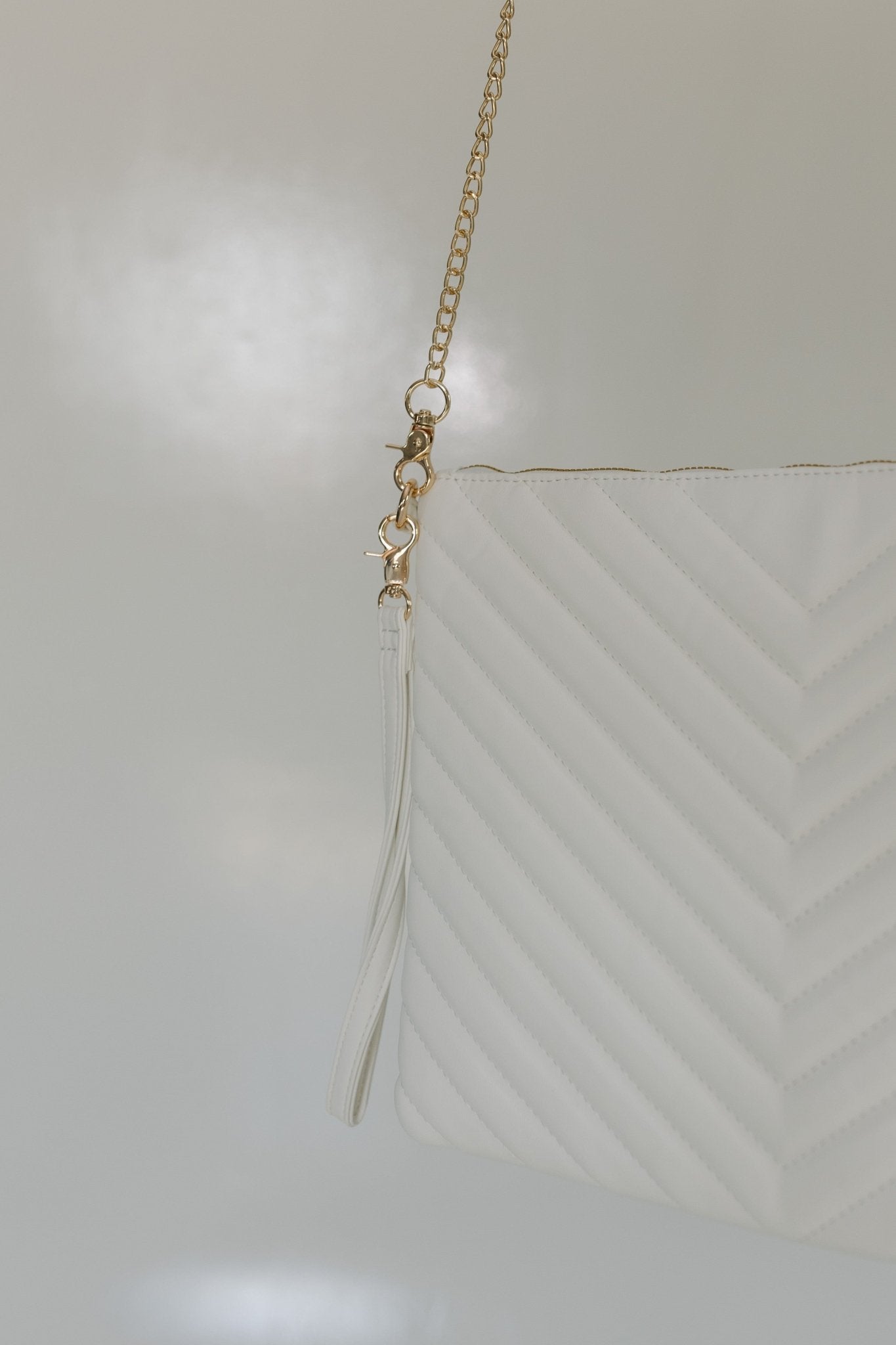 WHITE QUILTED LAPTOP SLEEVE CROSSBODY FAUX LEATHER WITH GOLD CHAIN STRAP LIGHTWEIGHT & STYLISH - Love Marlow