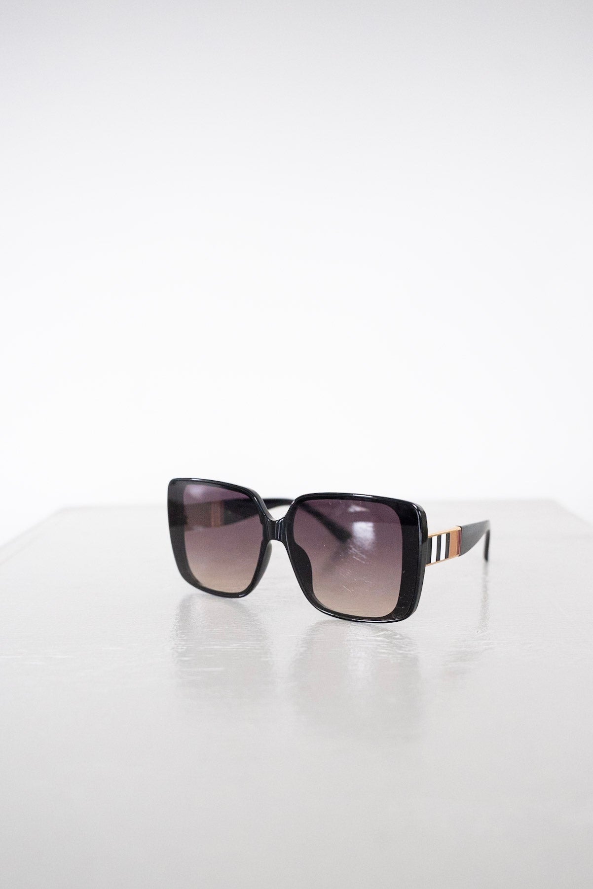 WHITE SANDS SUNGLASSES IN BLACK - Love Marlow