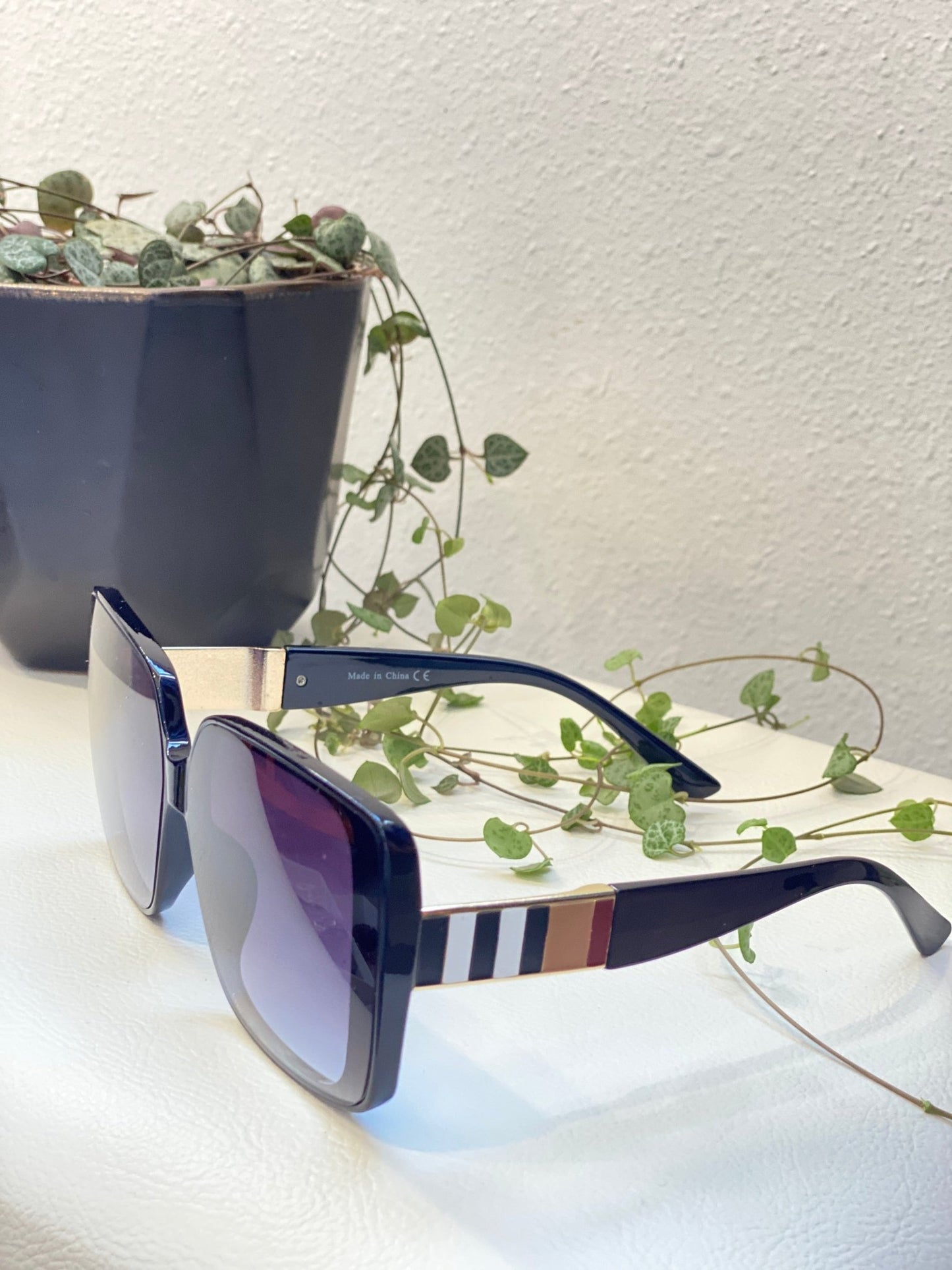 WHITE SANDS SUNGLASSES IN BLACK - Love Marlow