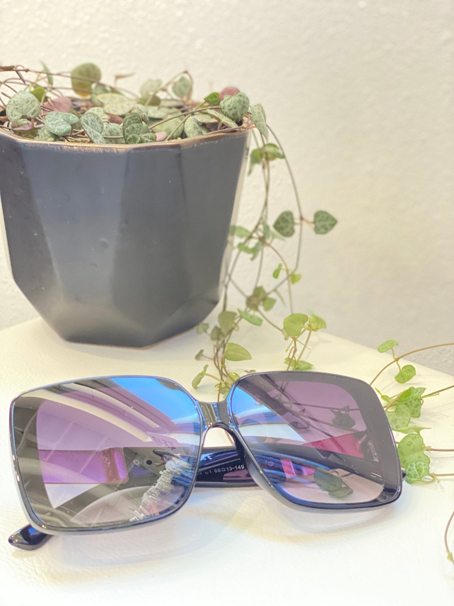 WHITE SANDS SUNGLASSES IN BLACK - Love Marlow