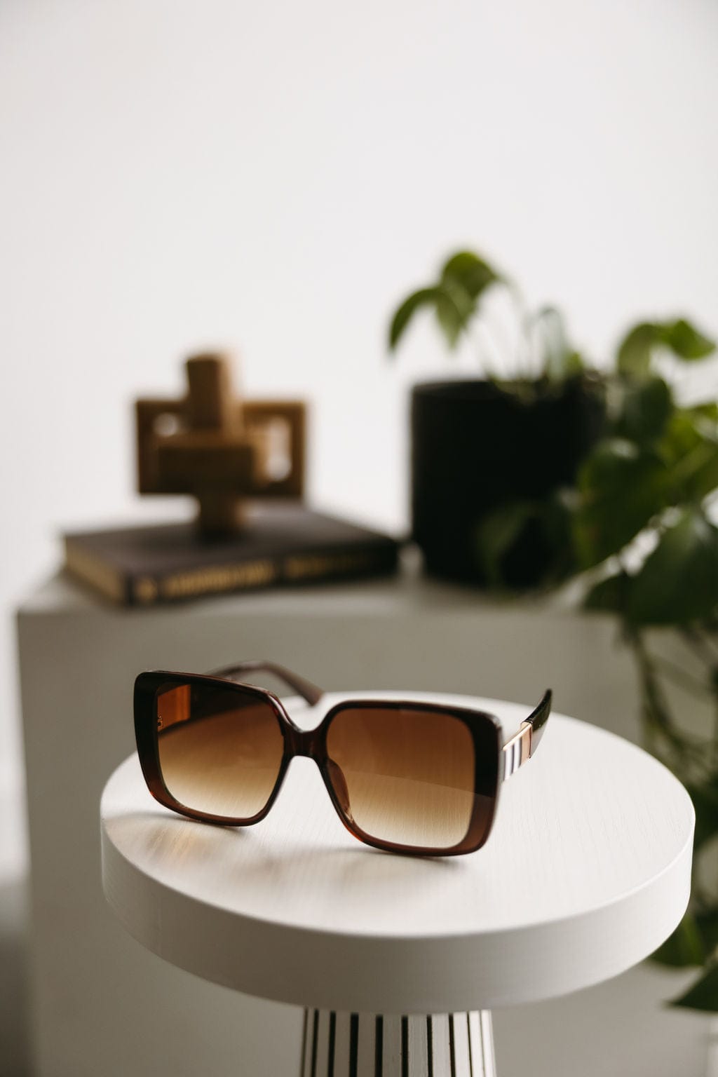 WHITE SANDS SUNGLASSES IN BROWN - Love Marlow