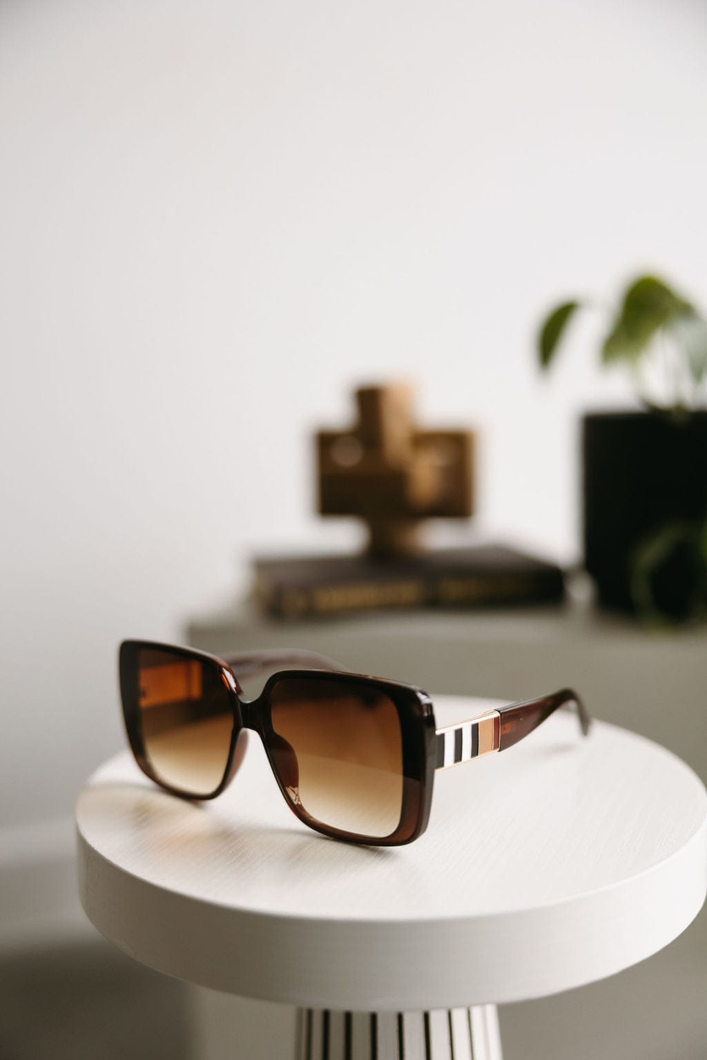 WHITE SANDS SUNGLASSES IN BROWN - Love Marlow