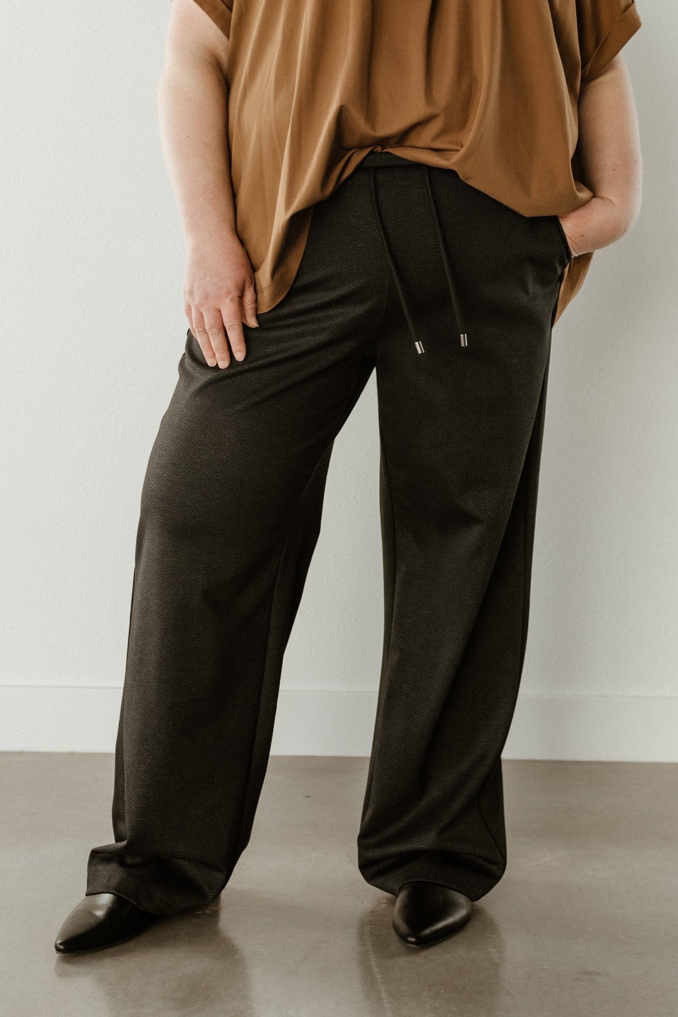 WIDE LEG TROUSER WITH BLACK AND GREY CHEVRON PRINT - Love Marlow