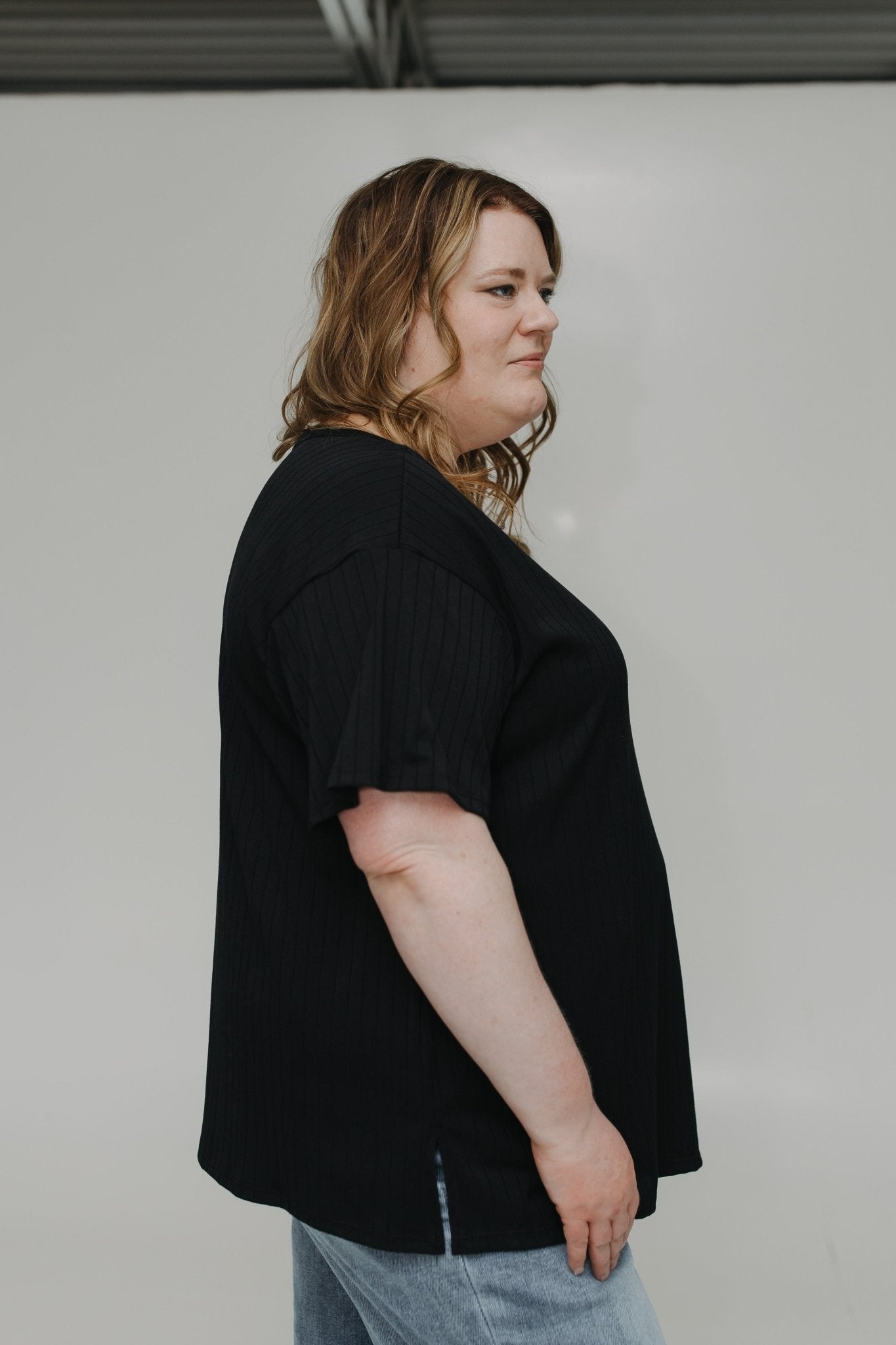 WIDE RIBBED BOYFRIEND TEE IN BLACK - Love Marlow