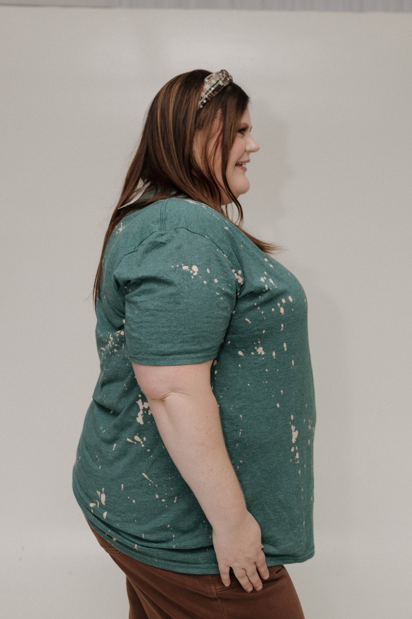 "WORKING ON MY GOOD CHEER" GRAPHIC TEE - Love Marlow