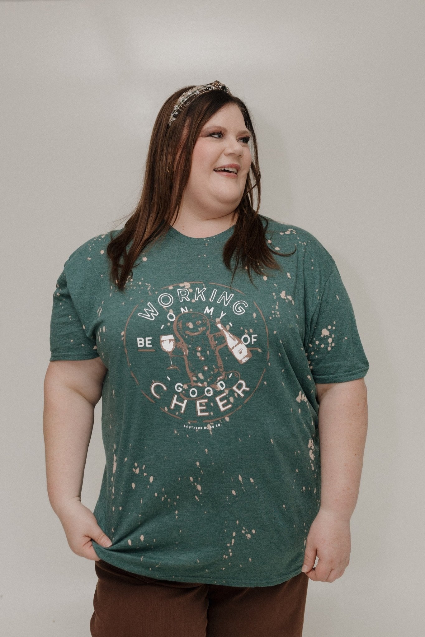 "WORKING ON MY GOOD CHEER" GRAPHIC TEE - Love Marlow