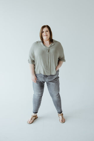 WOVEN COLLAR SHIRT WITH BUTTON DETAIL IN SAGE - Love Marlow