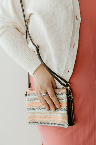 WOVEN STRAW CLUTCH WITH FAUX LEATHER DETAILS IN STRAWBERRY MINT - Love Marlow