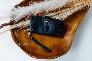 WRISTLET WALLET WITH BUCKLE DETAIL IN BLACK - Love Marlow