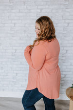 BASIC LONG-SLEEVE ROUND NECK TEE IN DUSTY ROSE