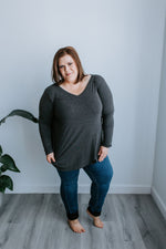 BASIC LONG-SLEEVE V-NECK TEE IN CHARCOAL