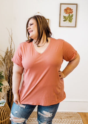 BASIC V-NECK TEE IN DUSTY CORAL