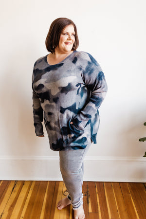 
            
                Load image into Gallery viewer, CLASSIC TUNIC SWEATER WITH POCKETS IN DENIM
            
        