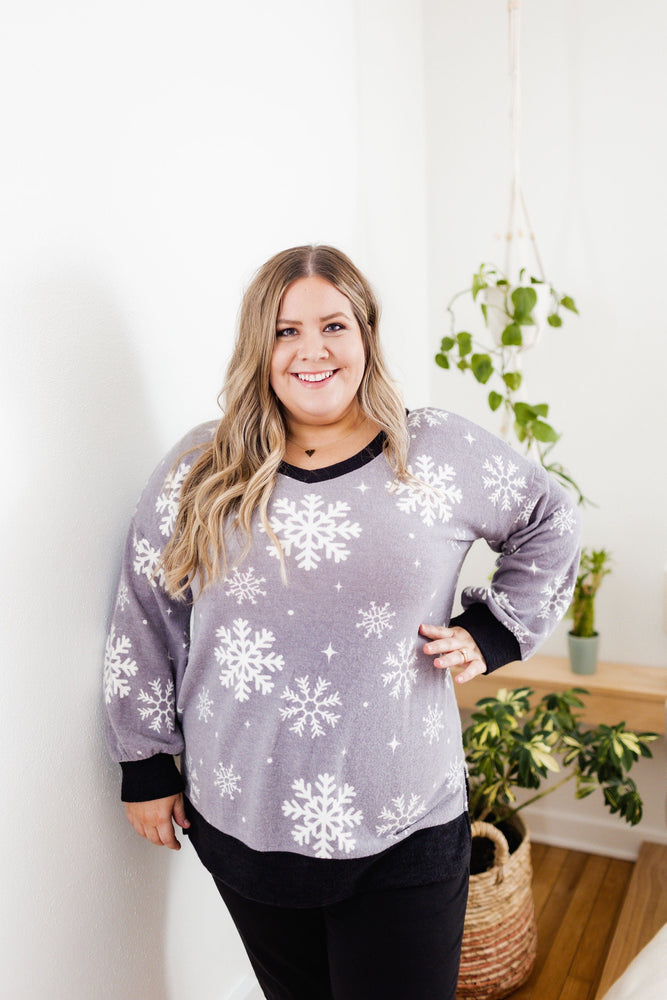 
            
                Load image into Gallery viewer, COZY V-NECK SNOWFLAKE TEE
            
        