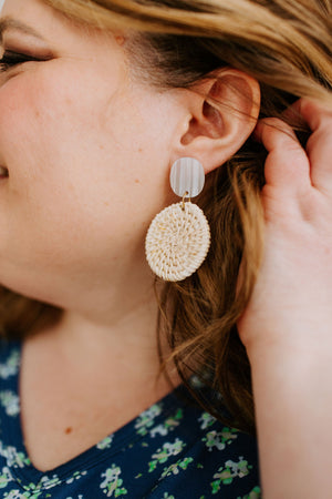 
            
                Load image into Gallery viewer, DOMINICA EARRINGS IN BLEACHED RATTAN
            
        
