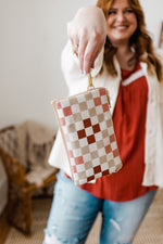 FAUX LEATHER CHECKERED CLUTCH IN 90S NUDE