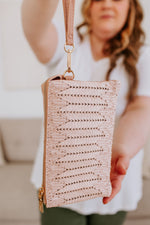FAUX LEATHER WOVEN CLUTCH IN MAUVE
