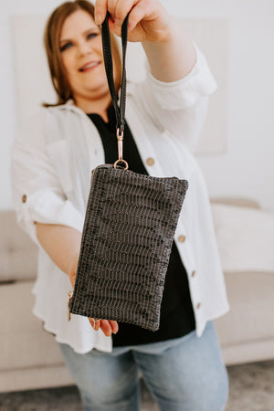 FAUX LEATHER WOVEN CLUTCH IN WASHED BLACK