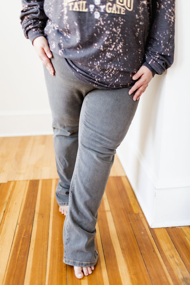 
            
                Load image into Gallery viewer, HIGH-RISE STRAIGHT LEG JEANS IN GREY
            
        