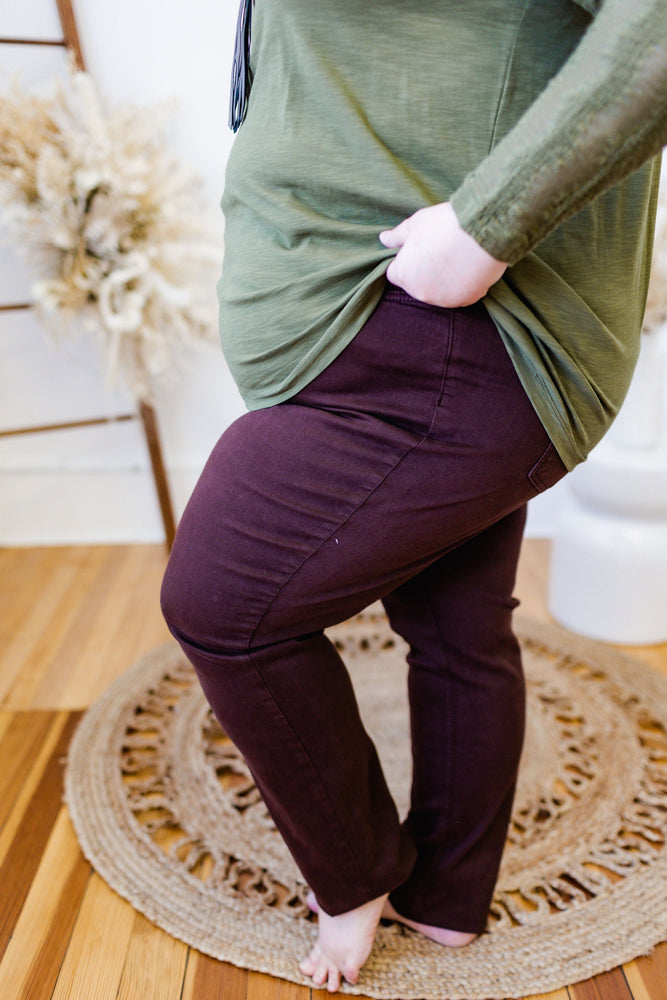 HIGH-RISE SUPER STRETCHY RELAXED SKINNY JEANS IN COFFEEHOUSE