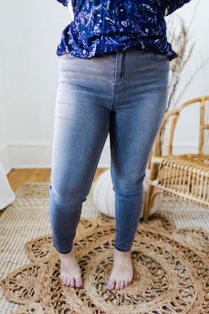 
            
                Load image into Gallery viewer, HIGH-RISE SUPER STRETCHY SKINNY JEANS IN GREY
            
        