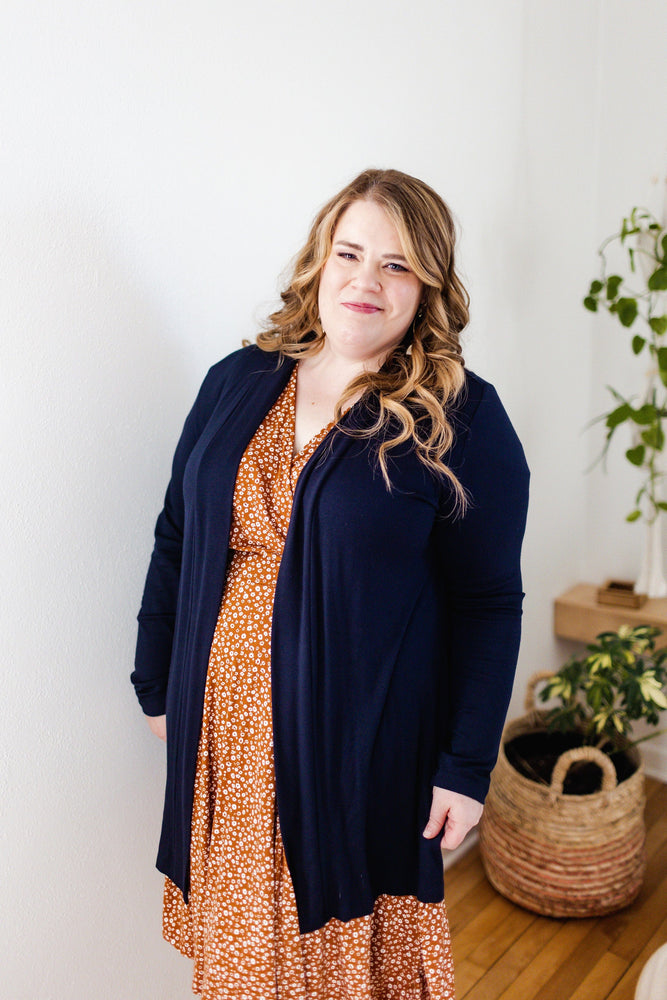 
            
                Load image into Gallery viewer, LIGHTWEIGHT LONG-SLEEVED CARDIGAN IN DARK BLUE
            
        