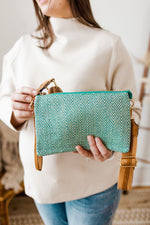 MEDIUM DIAMOND PATTERN CLUTCH IN TEAL