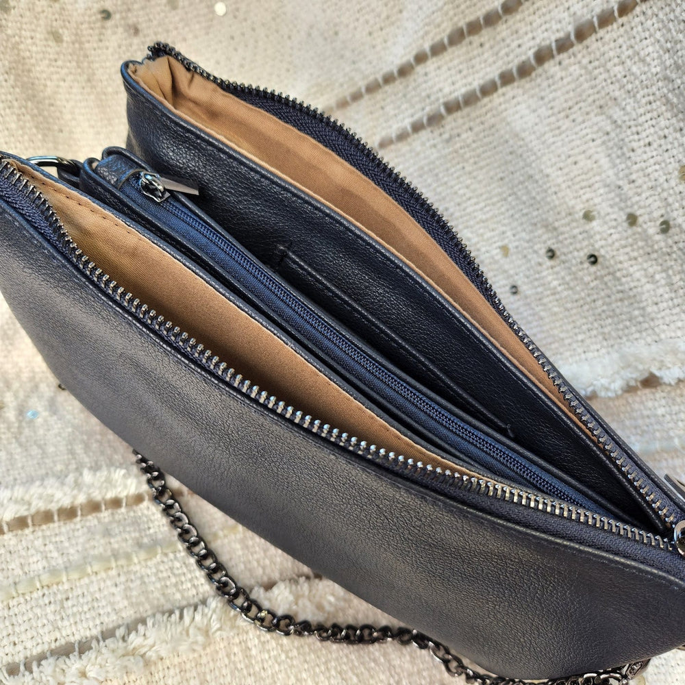 MEDIUM FAUX LEATHER CLUTCH IN NAVY