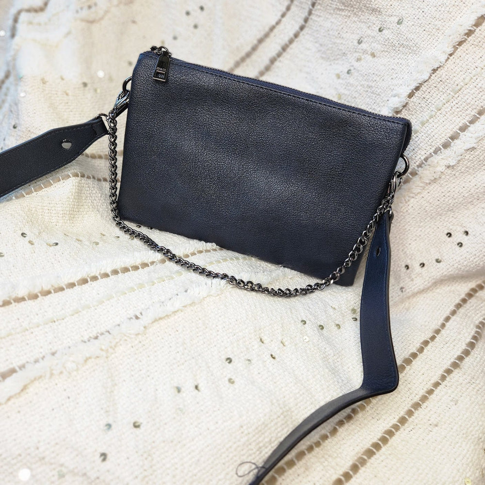 MEDIUM FAUX LEATHER CLUTCH IN NAVY