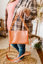 MEDIUM LIZARD PRINT CLUTCH IN CORAL