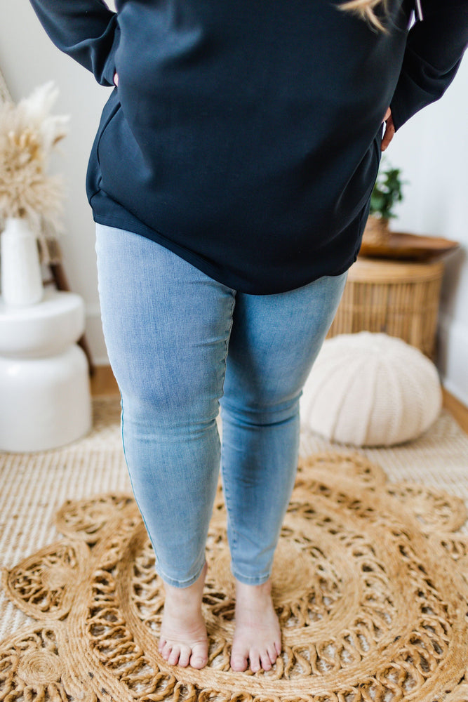Judy Blue mid-rise Jeggings: Light Wash