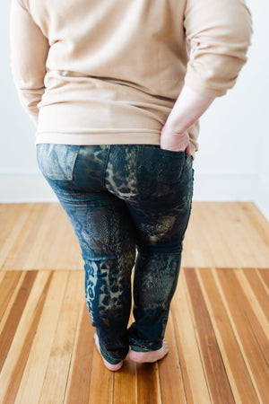 
            
                Load image into Gallery viewer, MID-RISE REVERSIBLE SKINNY JEAN IN SNAKE PRINT AND ARMY
            
        
