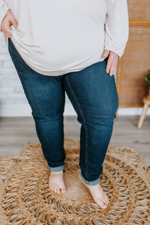 MID-RISE VINTAGE STYLE MOM JEANS