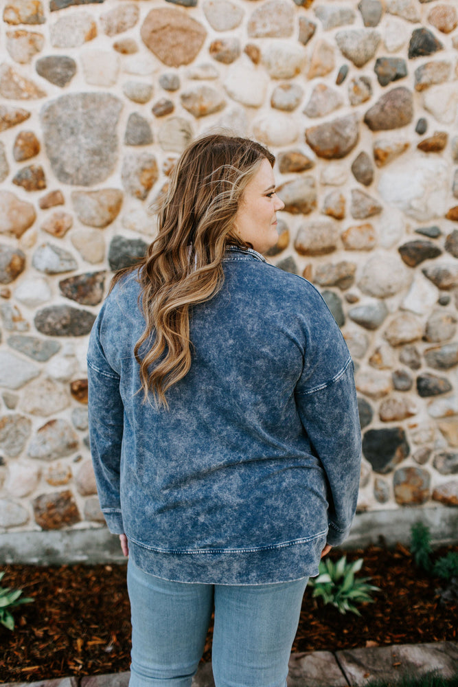 MINERAL WASH PULLOVER WITH POCKET IN PACIFIC